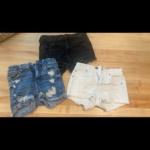 Excellent used condition American Eagle ripped shorts… Price is for all three - Picture 2 of 2